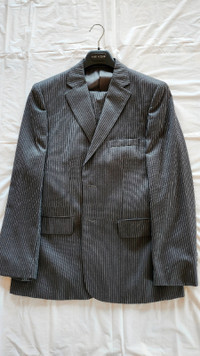 mens darker gray pinstripe suit (40)