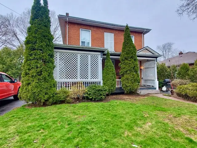 Location!! 1 Bed Includes Heat & A/C. In Suite Laundry. WIC