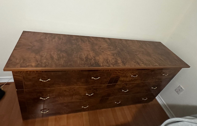 Dresser with 6 drawers in Dressers & Wardrobes in City of Toronto - Image 2