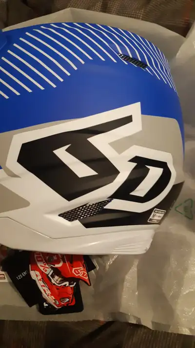 BNIB 6D ATR-2 Motorcycle Helmet, View more