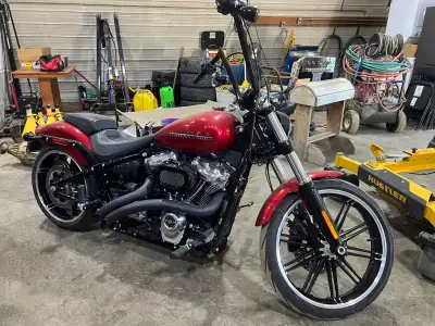 Selling my 2019 Harley Davidson Breakout. 19636km asking $17,500