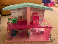 Shopkins house with furniture