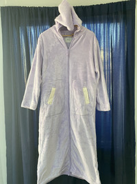 Femofit hooded flannel zipper bathrobe size large