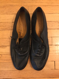 Gently Used, LIKE NEW Angelo Luzio Women’s Leather Tap shoes