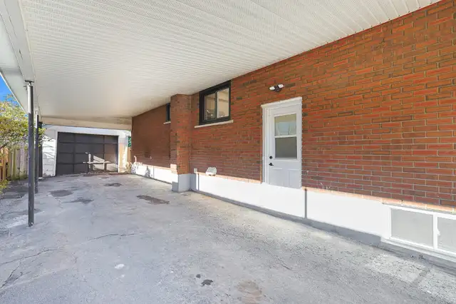 4 Beds 1 Bath House  in Room Rentals & Roommates in Ottawa - Image 4