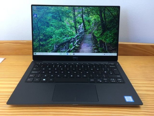 Dell XPS 13 9360 Ultrabook Laptop (Core i5, 8GB RAM, 256GB SSD) in Laptops in Burnaby/New Westminster