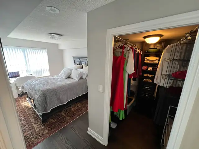 Oct1st,King/John,Ptivate Master Bedroom+Bathroom,in3-Bedroom Apt