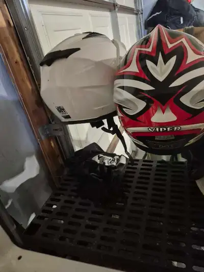 2 helmets ill do both for 45 if you just want 1 its 25