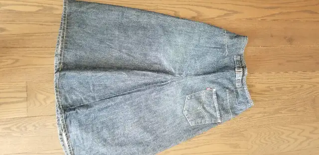 Reduced! Vintage Levis Jean Skirt in Women's - Bottoms in Mississauga / Peel Region - Image 2