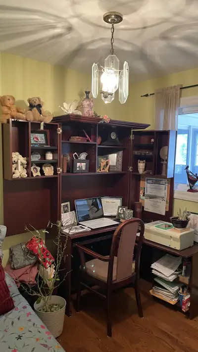 Desk with lots of elegance, View more