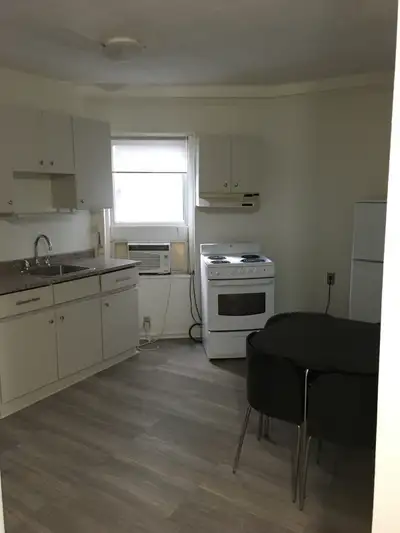Recently renovated 2 bedroom apartment available in the Bloor-Bathurst area. This apartment is locat...