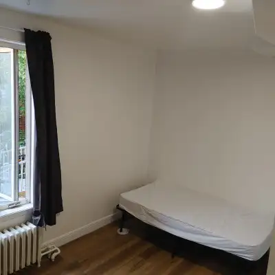 Chambre (semi autonome) à louer dans maison de chambre