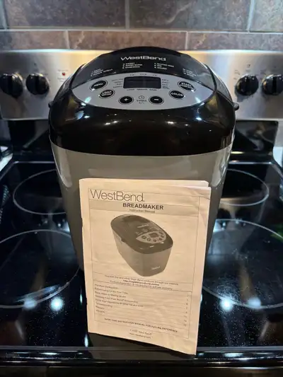 This Westbend 3 lb breadmaker is perfect for baking fresh bread at home with a variety of settings f...