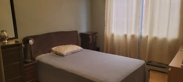 Chambre meublée disponible pour une femme proche de métro Sauvé