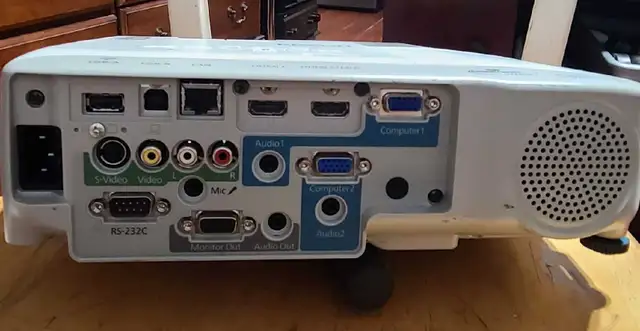 epson powerlite 97h projector in General Electronics in Mississauga / Peel Region - Image 4