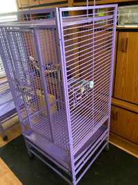 Bird cage - Ideal for parrots (or birds with strong beaks!).