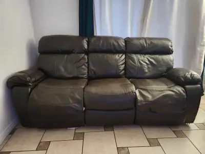 Ce divans en bon état.