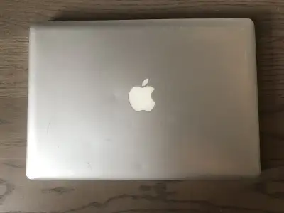 I7 2.7ghz 500 gb 4 gb ram Used 2011 macbook works great! Some small scratches on the outside surface...
