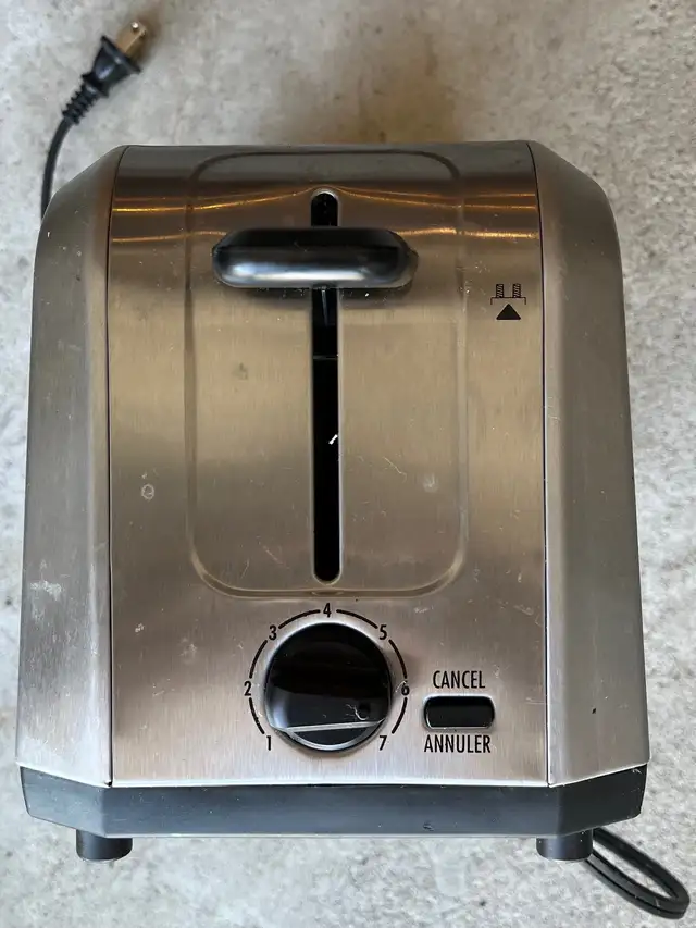 Hamilton Beach 2-Slice Toaster in Toasters & Toaster Ovens in Markham / York Region - Image 2