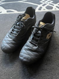 Lotto soccer cleats, size 6.5 Youth (6.5 Men’s or 7.5 Women’s)