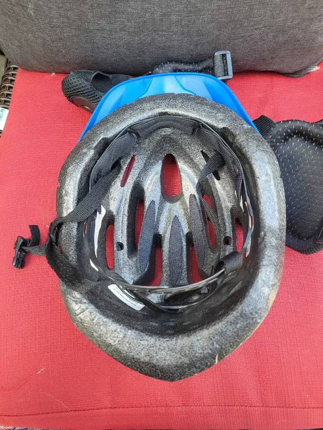 Bell Blast BO364C Child Bike Helmet Set, Elbow and Knee  in Kids in Oakville / Halton Region - Image 7