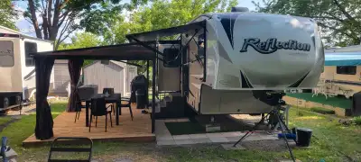 Bord de l'eau, à qui la chance! Camping au plateau 5 étoiles de Terrebonne. Très luxueuse, 32 pieds...