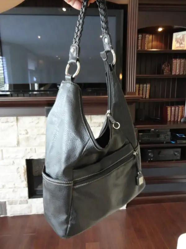 Selling 2 Women's Purses and 1 Women's Wallet -See prices in ad in Women's - Bags & Wallets in Kitchener / Waterloo - Image 4