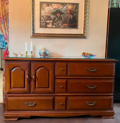 Beautiful Dresser Maplewood Manufactured by Vilas Canada Protective glass on top H 32 1/2” x D 18 1/...