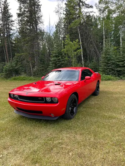 Selling my 2010 challenger, it’s got 139,401 km’s. All highway miles. Used it to travel for work, wi...
