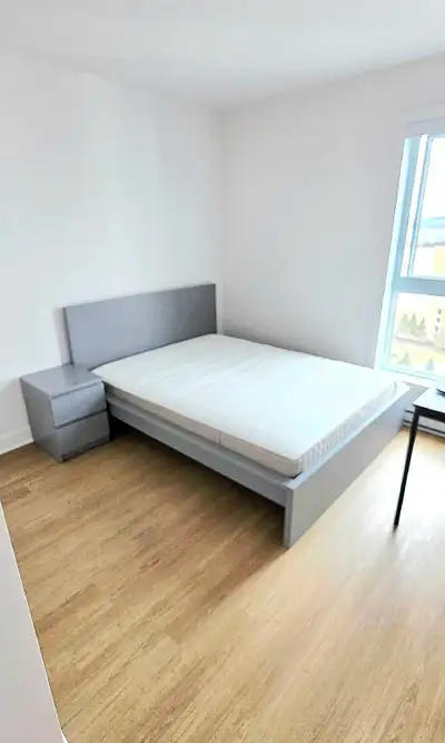 IKEA MALM Queen Bed Set / Ensemble de lit Queen, View more