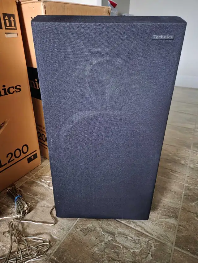 Vintage Stereo Speakers in Speakers in Edmonton - Image 2