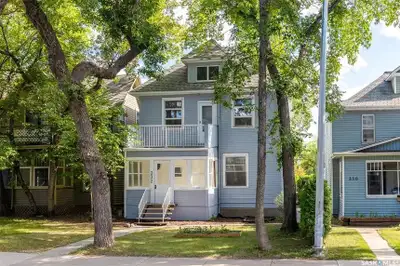 2 Bedroom Furnished Near Broadway & River in a classic 2 1/2 storey house. Students/Working Only ; A...