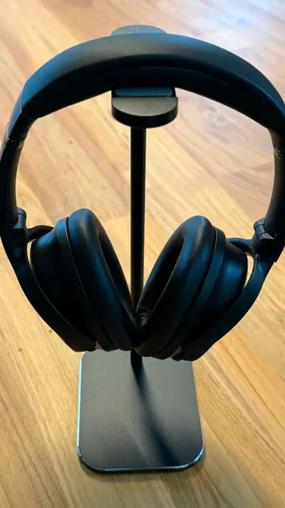 FS: Bose Quiet Comfort Black Headphones, View more