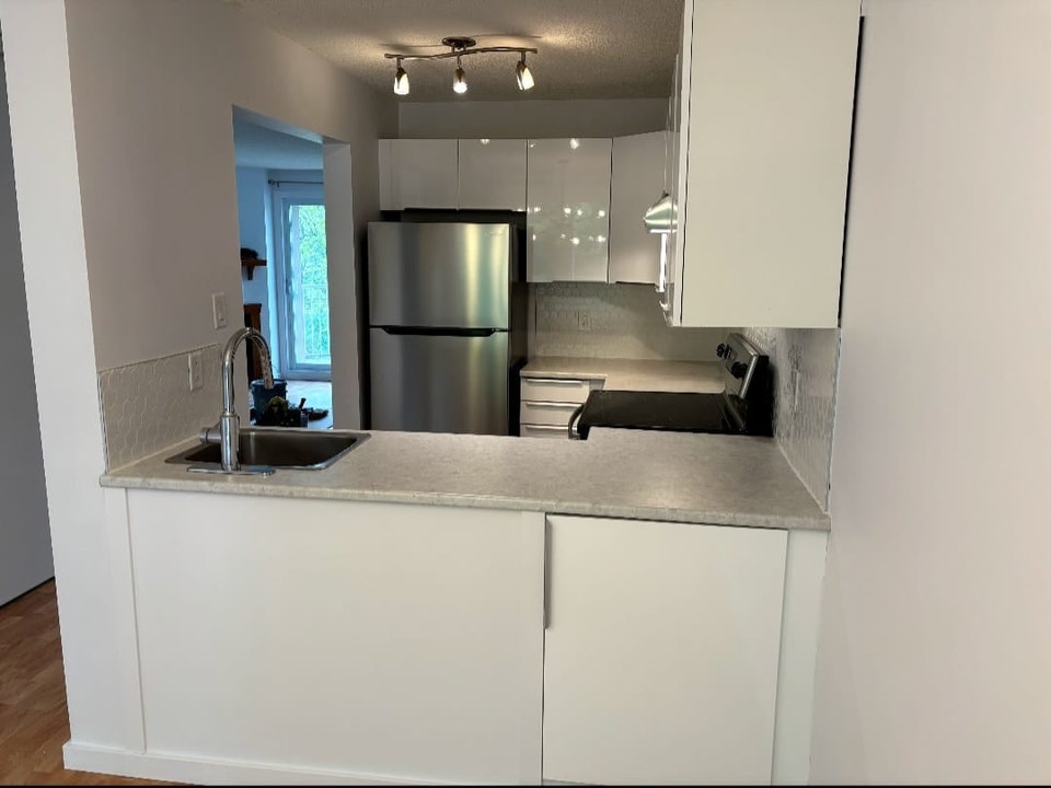 2 bedroom Nov 1st/41/2 le 1er novembre 4