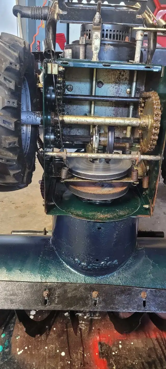 24 inch Craftsman snowblower with auger kit in Snowblowers in Mississauga / Peel Region - Image 7