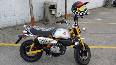 Pristine 2023 Honda Monkey (Z125MA) mini bike has a yellow and silver color scheme. Great condition...