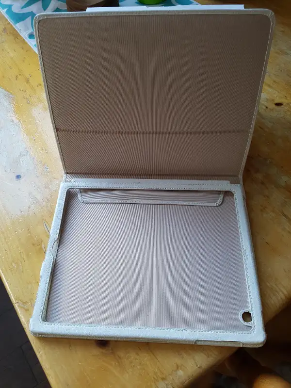 Coach Ipad Case in iPads & Tablets in Calgary - Image 3