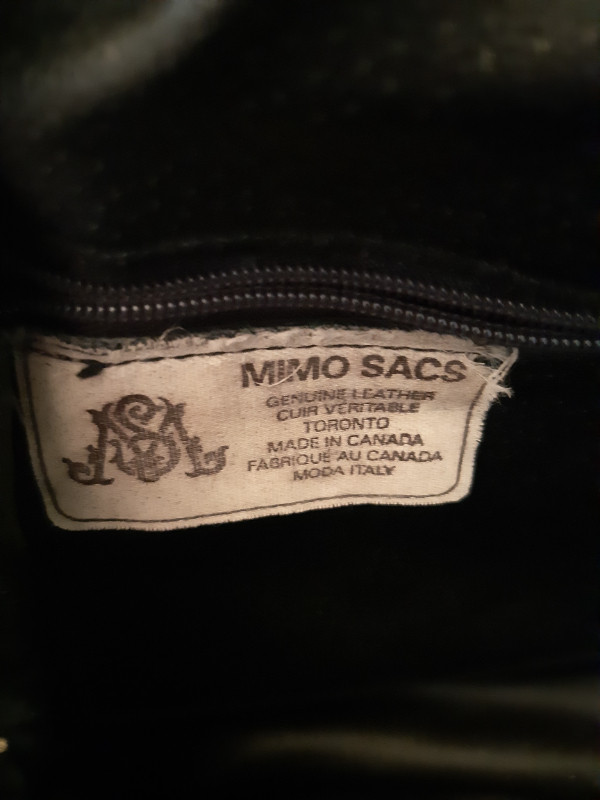 Navy leather purse – mint condition in Women's - Bags & Wallets in Ottawa - Image 4