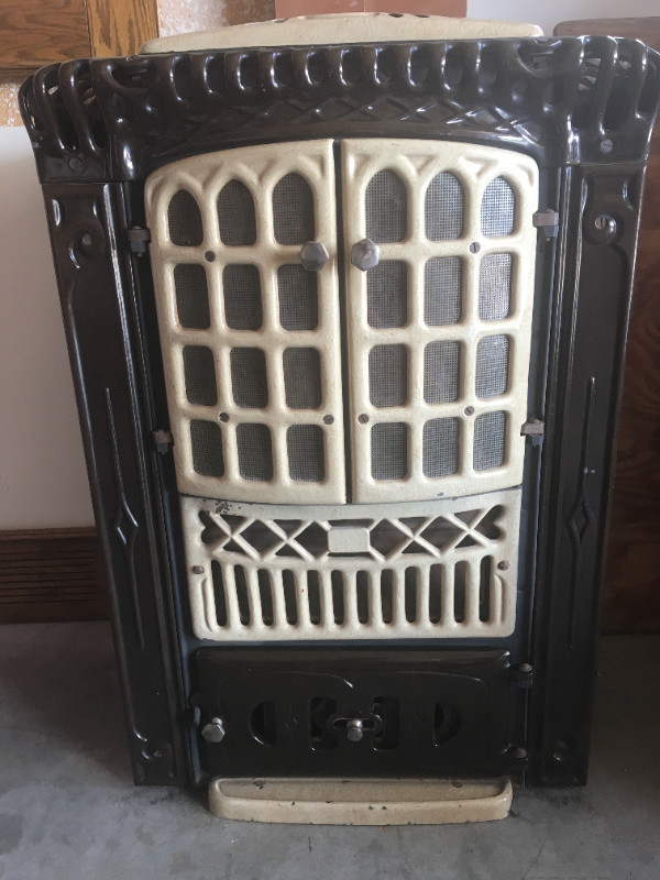Antique Coal Burning Stove in Arts & Collectibles in Medicine Hat