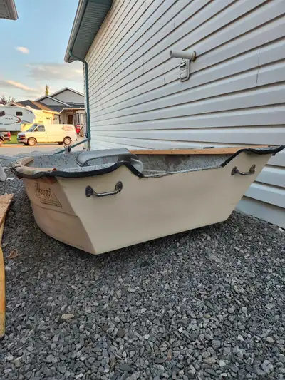 Located in High River - Flat bottom drift boat. Details below Length : 7’ 10” Beam : 51” Important D...