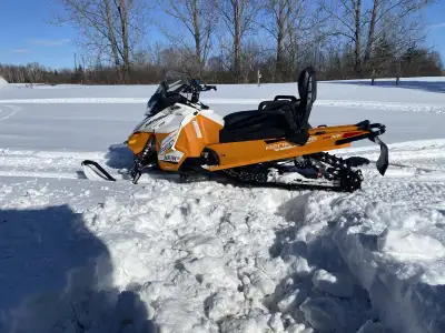 2017 600 etec renegade studded track. Under 12000 klm aftermarket skis. 2 up. And original seat. Run...