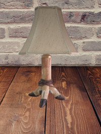 Lampe avec pattes de chevreuil