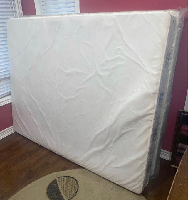 Beautiful Floral Queen Size Mattress Box Spring with Delivery in Beds & Mattresses in Mississauga / Peel Region - Image 3