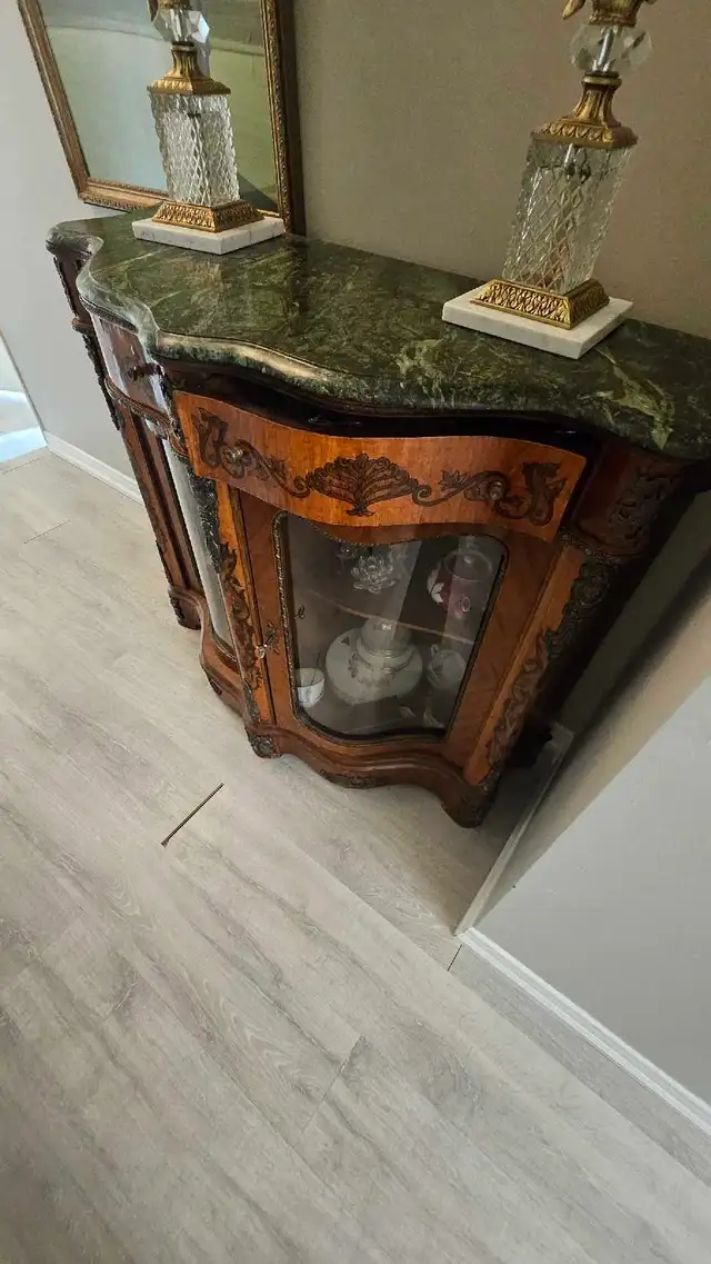Antique French Style Display Cabinet in Hutches & Display Cabinets in Markham / York Region - Image 3