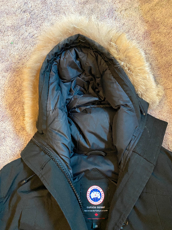 Canada Goose Women's Jacket Black Large in Women's - Tops & Outerwear in Mississauga / Peel Region - Image 2