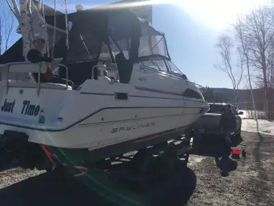 Bateau Bayliner Cierra Sunbrige 2651 1990 de 26 pieds pouvant aisément coucher 4 personnes adultes e...