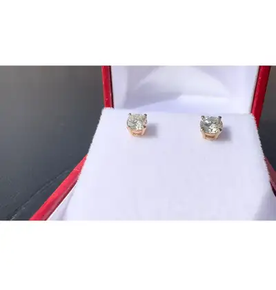 #553, 14kt Yellow Gold .55 Carat Natural Diamond Screwback Studs, View more