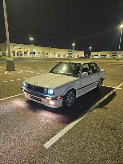 This 1989 BMW E30 325ix is a unique, vintage car with a manual transmission and all-wheel drive, off...