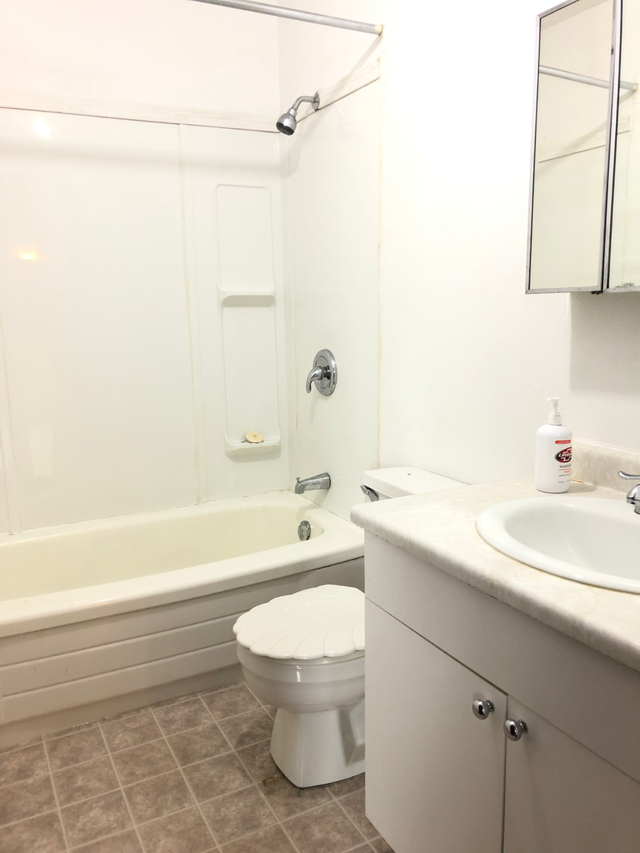 3 Bedrooms, 1 Bath Townhouse in Long Term Rentals in Houston - Image 9