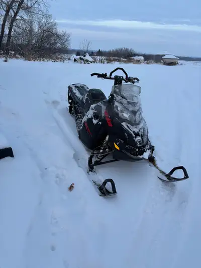 Basically brand new, 320 km (took a short ride since the pictures were taken) very good sled just do...